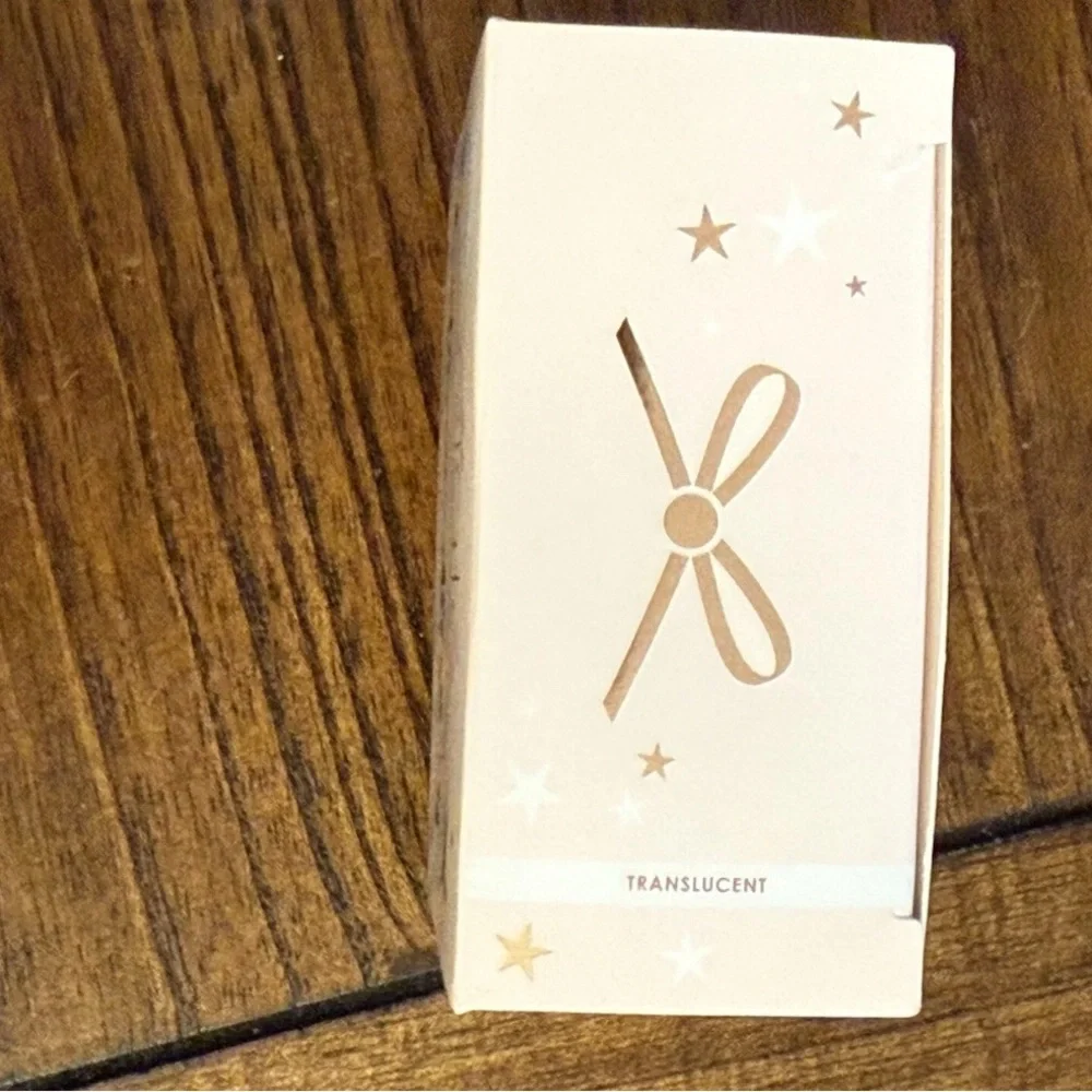 Extraordinary Translucent Setting Powder - Picture 5 of 5